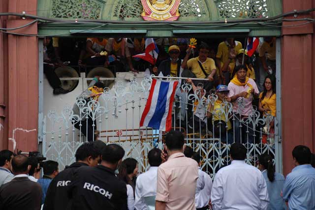 タイ警察とＰＡＤによる交戦