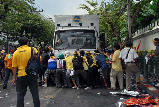 タイ警察とＰＡＤによる交戦